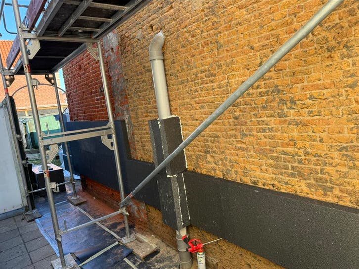 Isolatieplaten op de oude muur